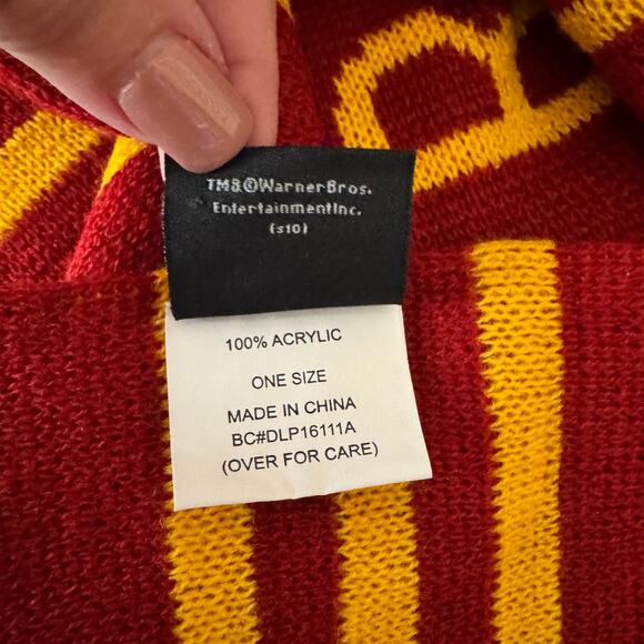 Harry Potter Gryffindor Scarf Embroidered Patch Winter Tassel Maroon Yellow - Picture 4 of 10